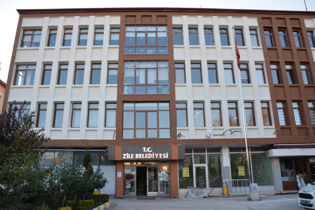 Zile Belediyesi Binası Dış Cephesi Yenilendi