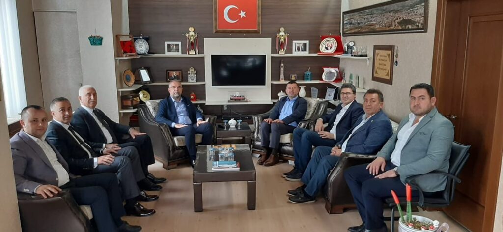 Cumhuriyet Halk Partisi Genel Başkan Yardımcısı Veli Ağbaba Zile Belediye Başkanı Şükrü Sargın’ı Ziyaret Etti