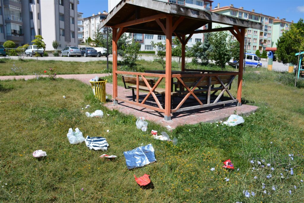 Başkan Sargın; “Parklarımız çöplük değildir!