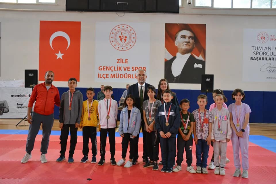 Zile’de 19 Mayıs Atatürk’ü Anma Gençlik ve Spor Bayramı Zile’de Coşkuyla Kutlandı