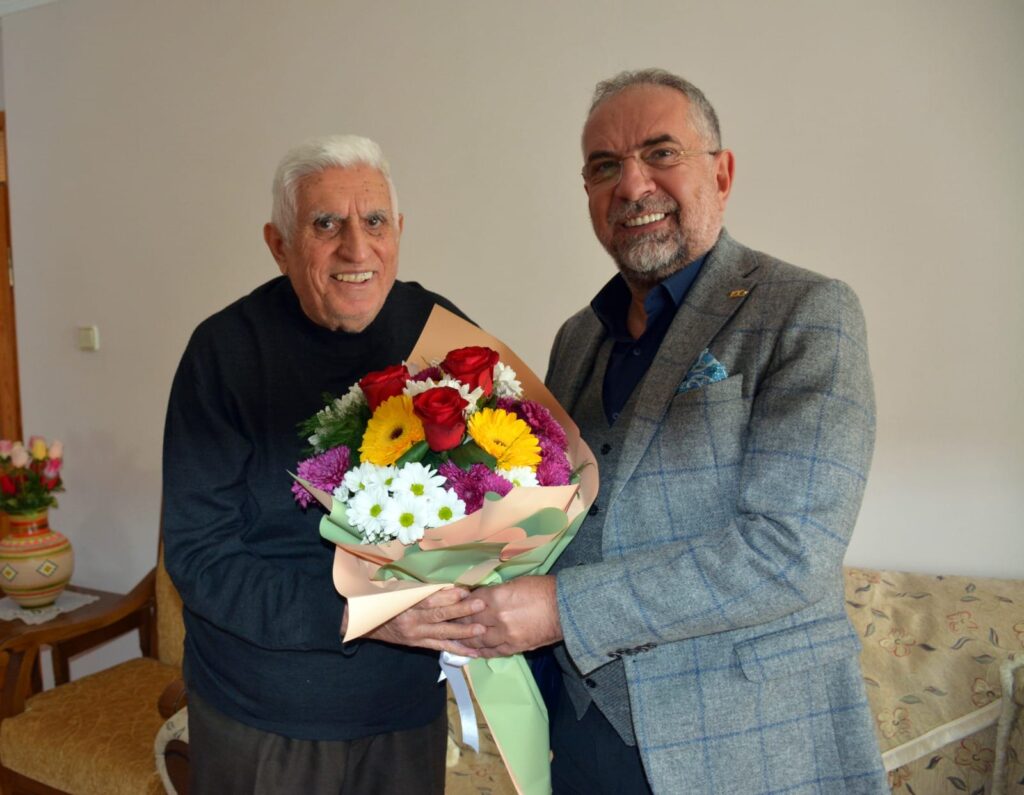 Başkan Sargın Emekli Öğretmenleri Ziyaret Etti