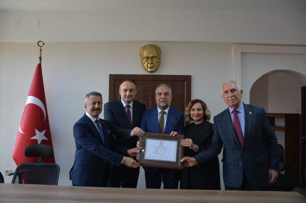 Şükrü Sargın mazbatasını aldı: Zile’de tarih yazdık’