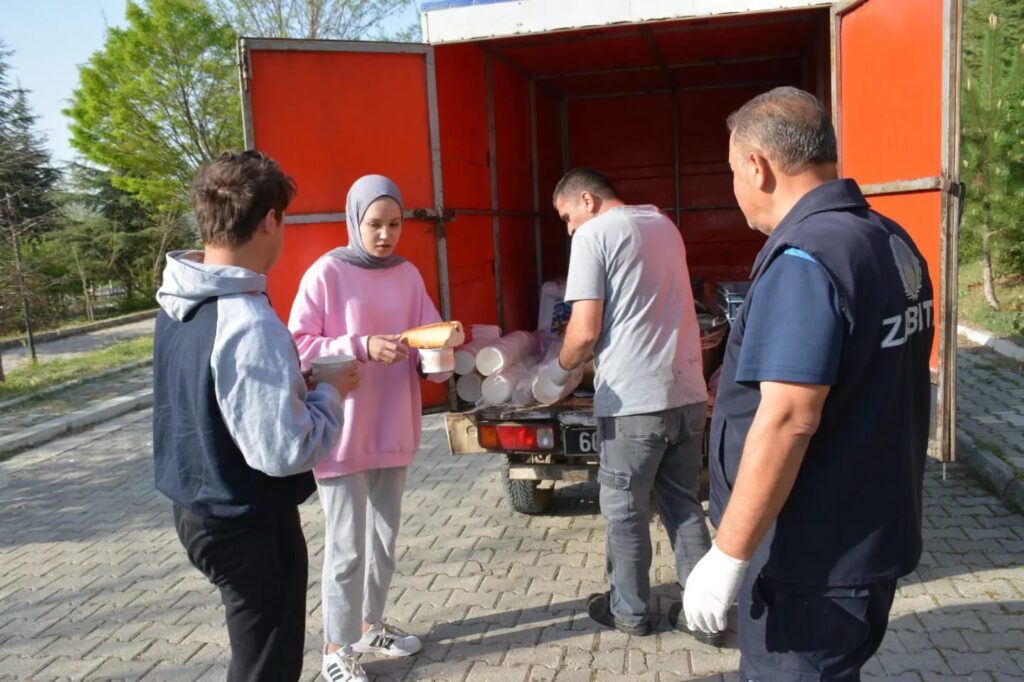 BELEDİYEDEN ÇORBA İKRAMI