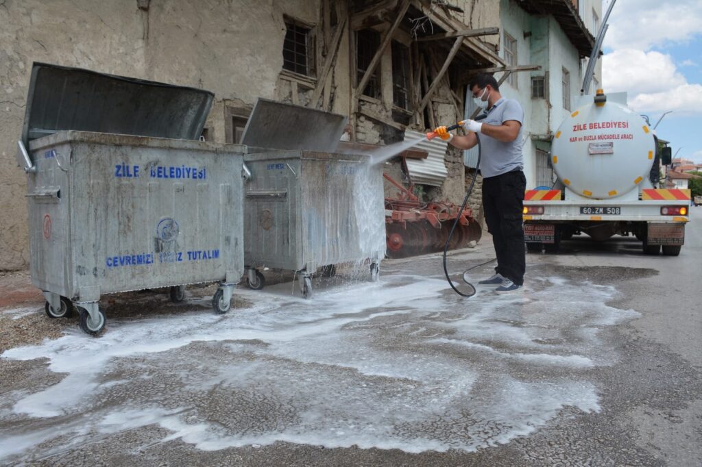 Zile’de çöp konteynerleri temizlendi