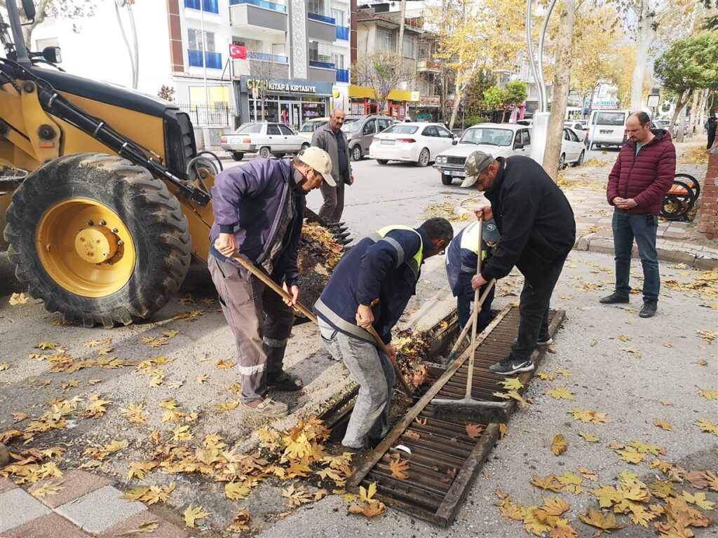 Ekipler Izgara Temizliği Yaptı