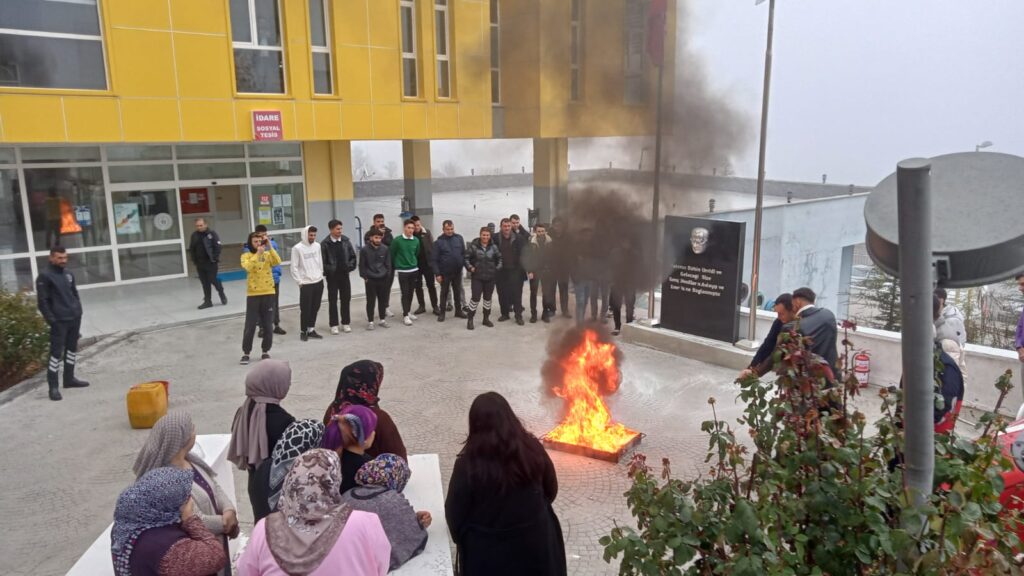 “Zile KYK Yurtlarında Deprem ve Yangın Eğitimi: Farkındalık ve Güvenlik İçin Önemli Adım”