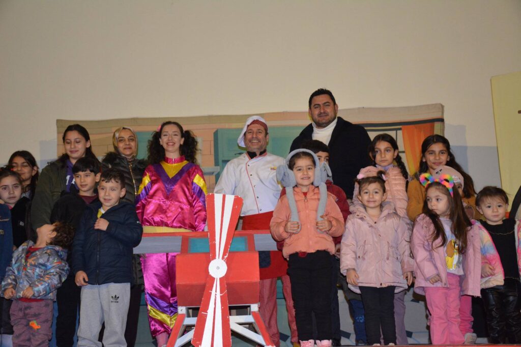 Zile’de Çocuklar İçin Karne Hediyesi: “Sağlık Mutfağı” Çocuk Tiyatrosu