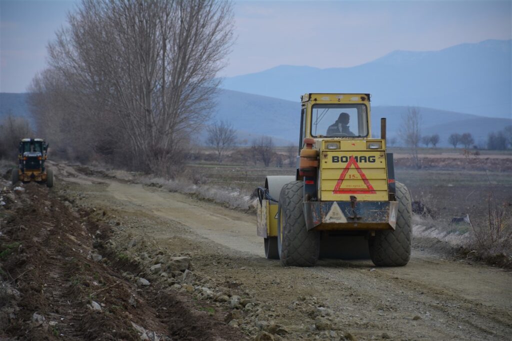 Zile Belediyesi’nden Yol Hattı Kumlama Çalışmaları