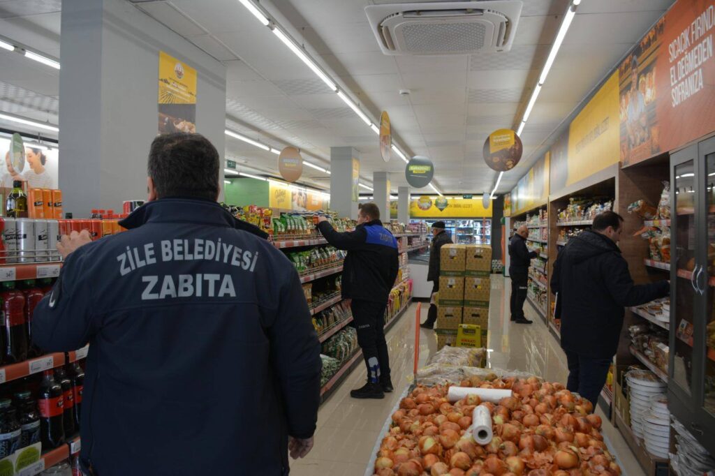 Zile Belediyesi Zabıta Ekiplerinden Market Denetimi