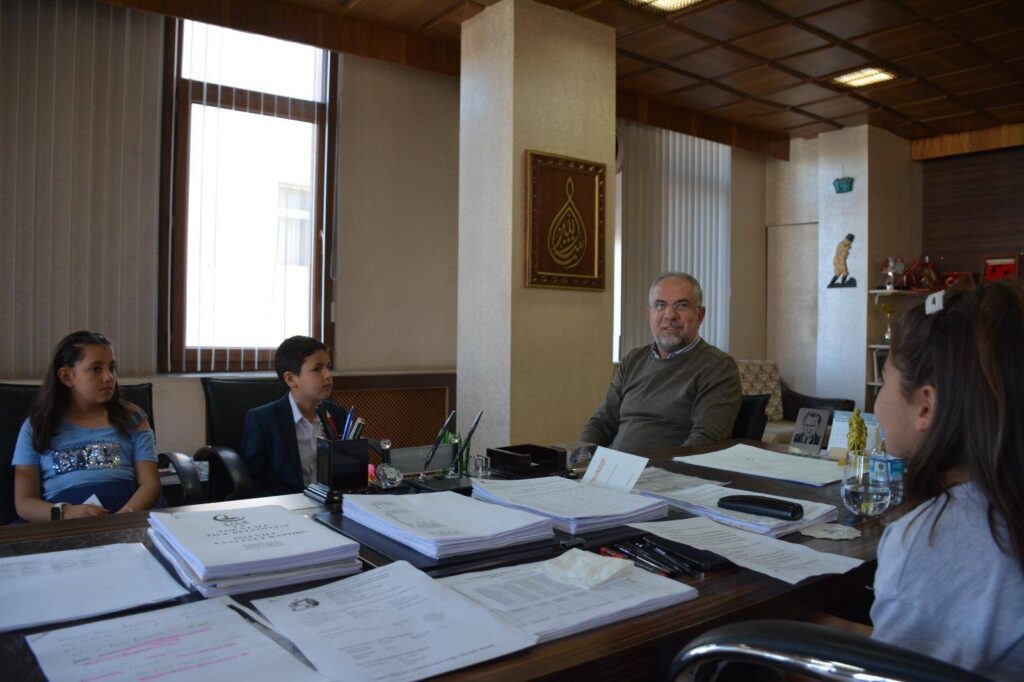 Minik Yüreklerden Büyük Talepler: Başkan Sargın’a Sürpriz Ziyaret!