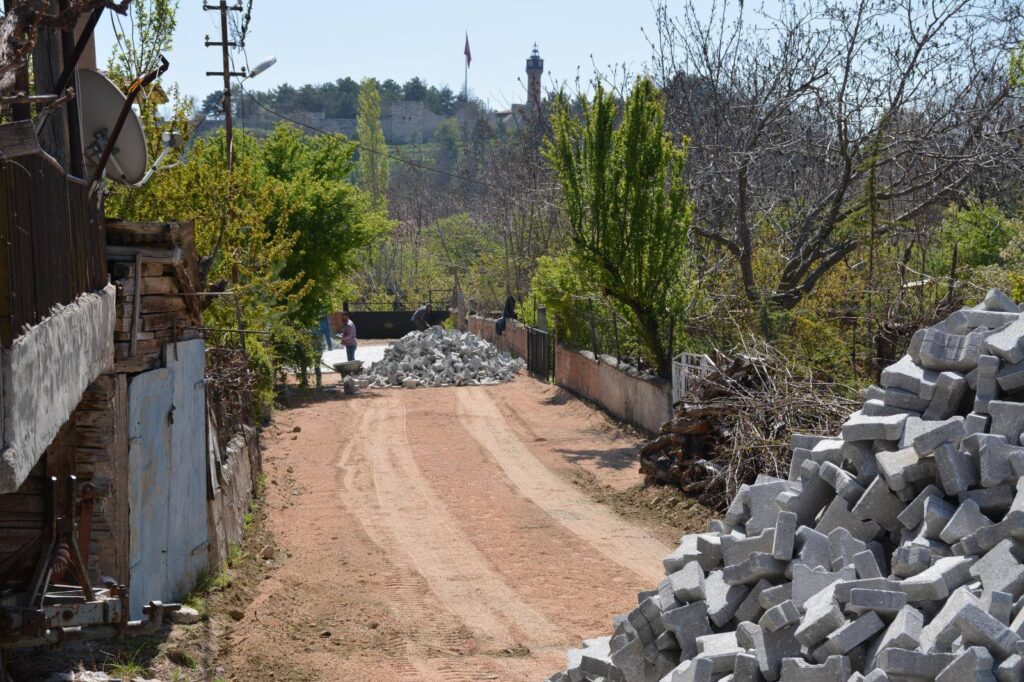 Zile’de Parke Döşeme Çalışmaları Hız Kesmeden Devam Ediyor