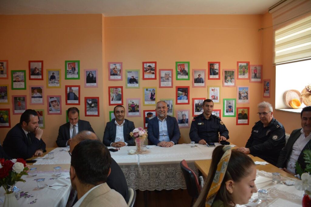 Zile’de Özel Kardeşlerden Anlamlı İkram