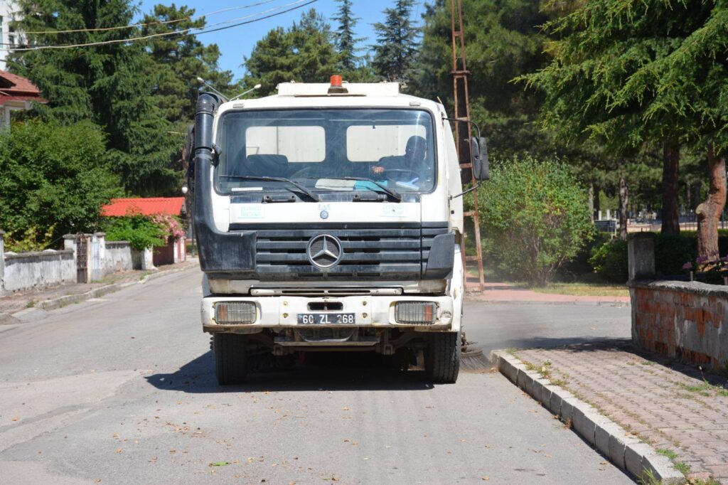 Zile’de Temizlik Çalışmaları Aralıksız Sürüyor