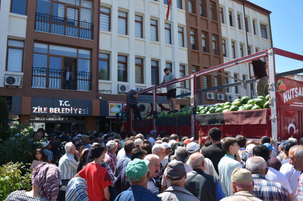 VATANDAŞ KARPUZ YESİN DİYE!