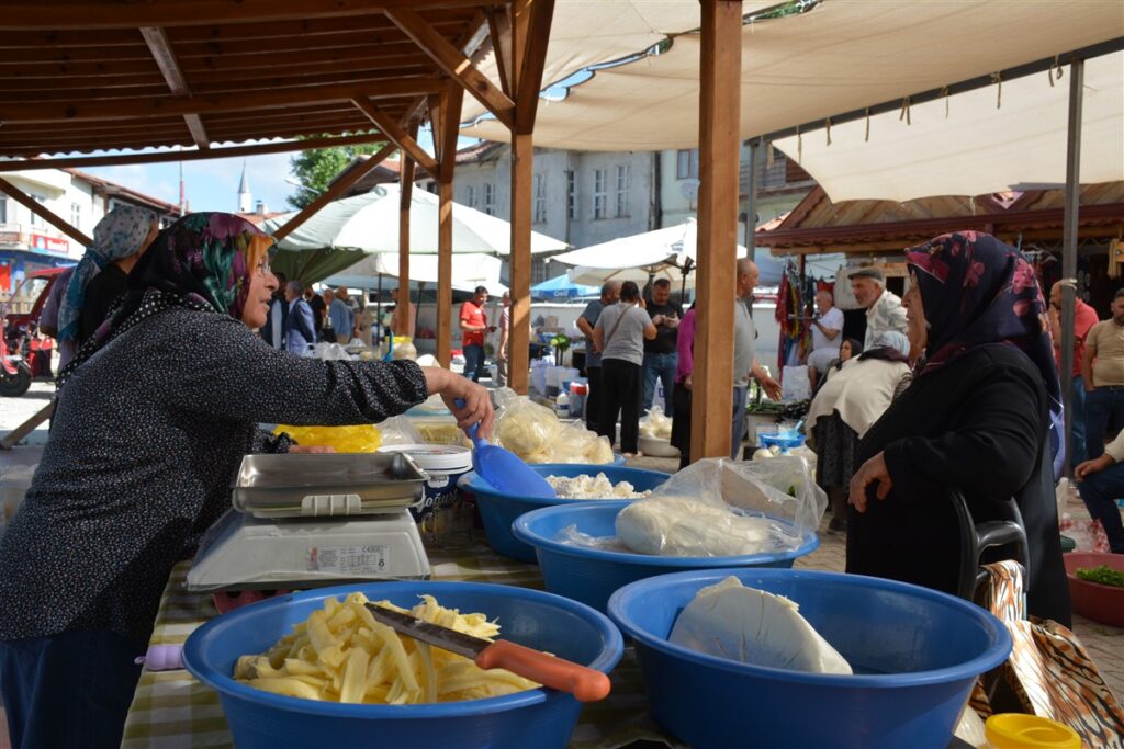 Zile’de Doğallığın ve Dayanışmanın Adresi: Çarşı Park Yöresel Ürün Pazarı