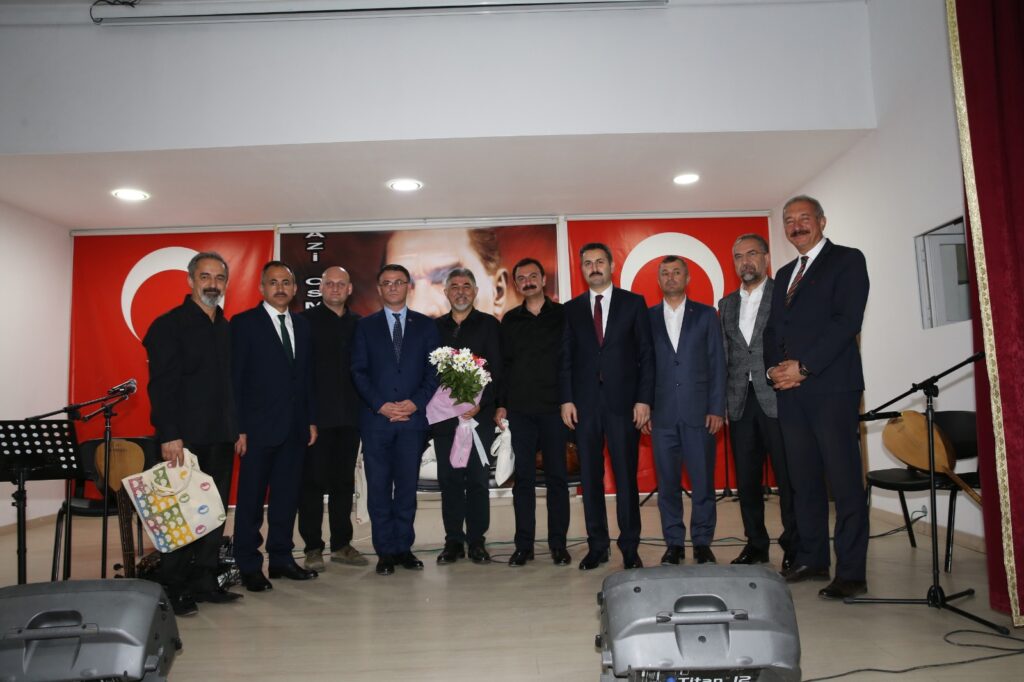 Zileli Aşık Sadık Doğanay Anıldı