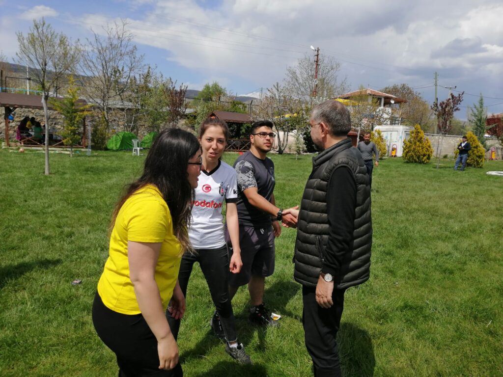 Başkan Sargın, kamp yapan üniversite öğrencileriyle bir araya geldi