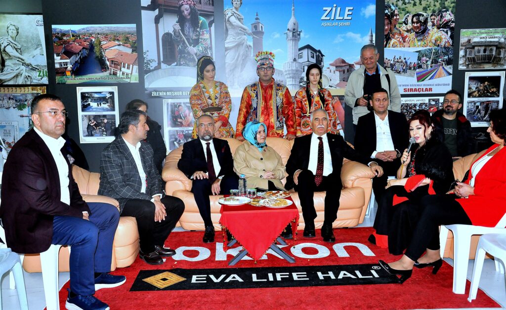 Yeni Kapı Etkinlik Alanında Zile Rüzgarı