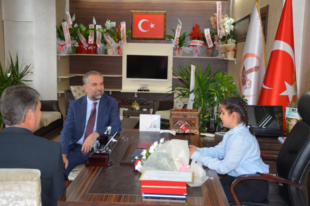 23 Nisan sebebiyle makam koltuğu Defne Ceyhan’ın oldu