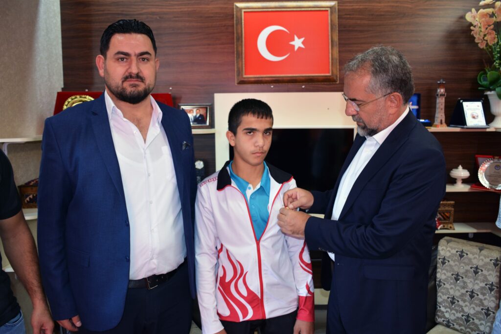 Balkan İkincisi Milli Güreşçimize Başkan Sargın’dan Altın