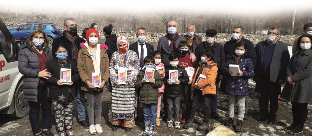 Eğitim herkes için erişilebilir olmalıdır 3 köyümüze uydu internet kurduk