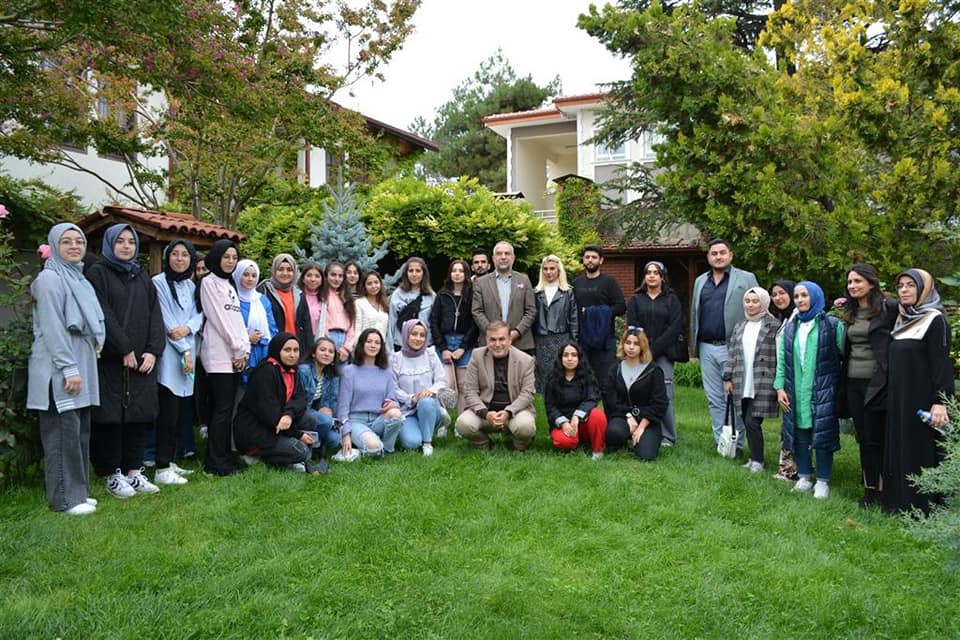 Zile Belediye Başkanı Şükrü Sargın 1. Sınıf öğrencilerini Zile Belediyesi Kültür Evi’nde misafir etti.