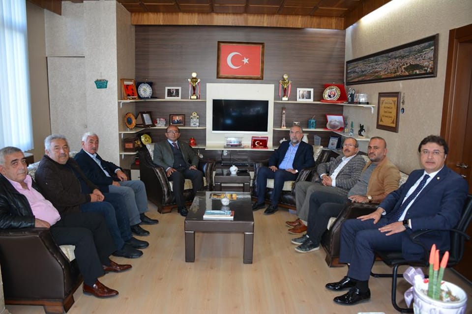 Zile Ticaret Borsası Belediye Başkanı Şükrü Sargın’ı Makamında Ziyaret Etti