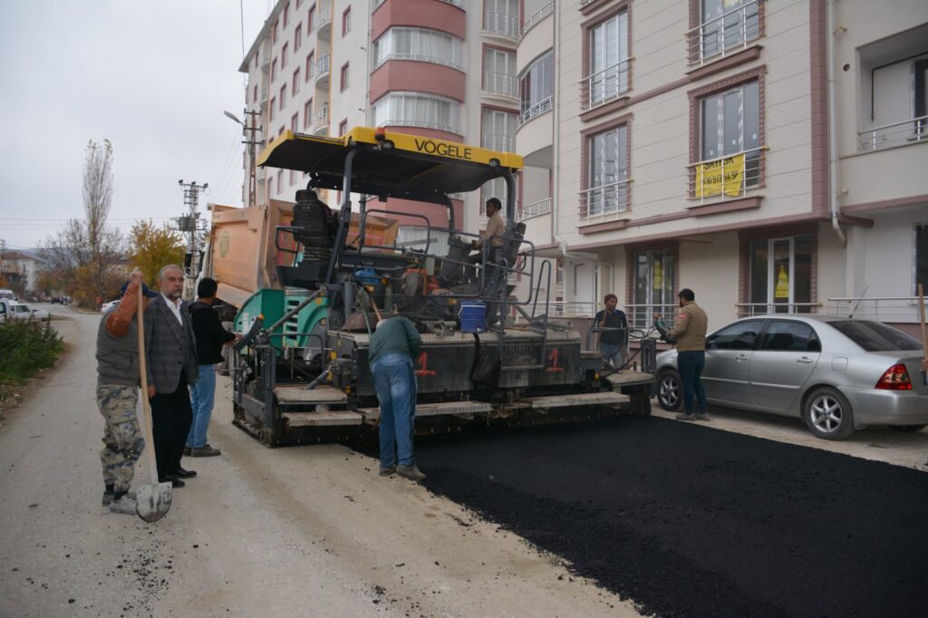 Minare-i Sağır ve Şeyhali Mahallerinde 8 bin ton asfalt çalışması yapıldı