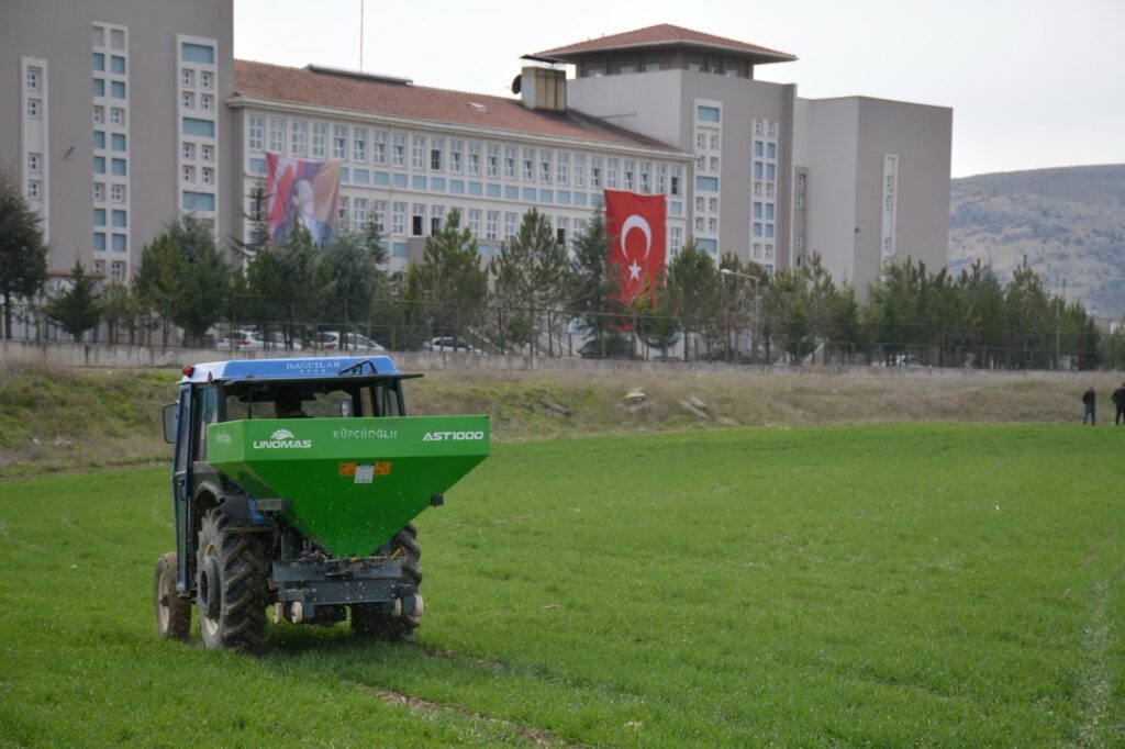 Karakılçık Buğdayı Gübreleme Çalışması Yapıldı