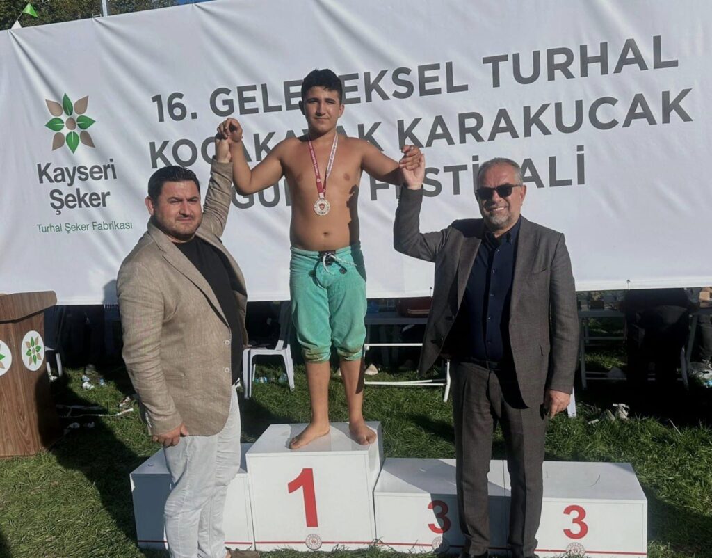 ZİLELİ PEHLIVANLAR MADALYA REKORU KIRDI