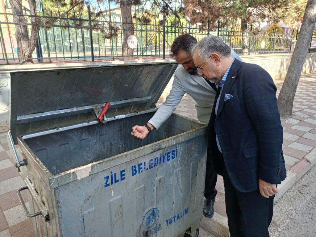 Başkan Sargın Çöp Konteynerlerinin Dezenfekte İşlemini İnceledi