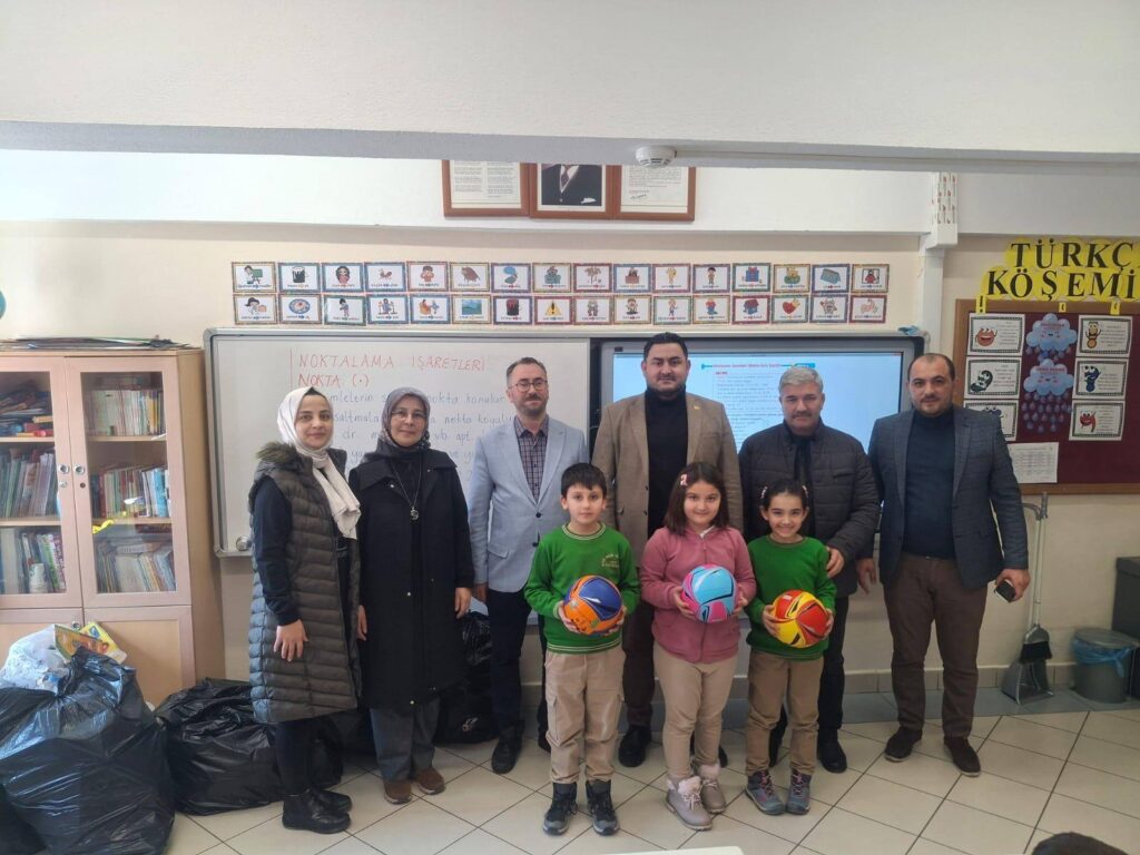 ATİYE BEKİR DİNÇERLER İLKOKULU ÖĞRENCİLERİNDEN SIFIR ATIK PROJESİNE ANLAMLI DESTEK