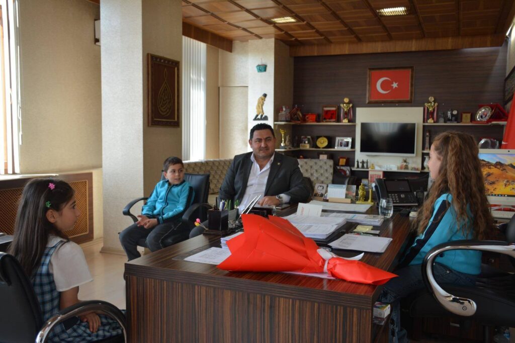 Zile’de 23 Nisan Sevinci: Makam Koltuğu Çocuklara Emanet