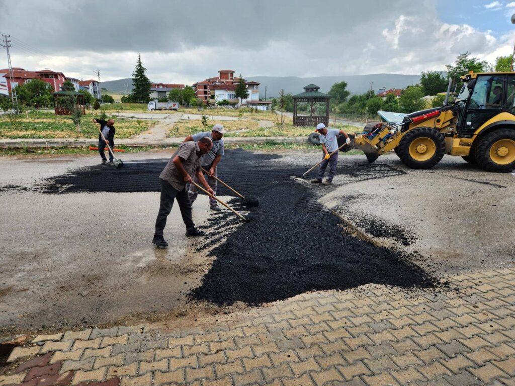 Zile’de Asfaltlama Çalışmaları Sürüyor