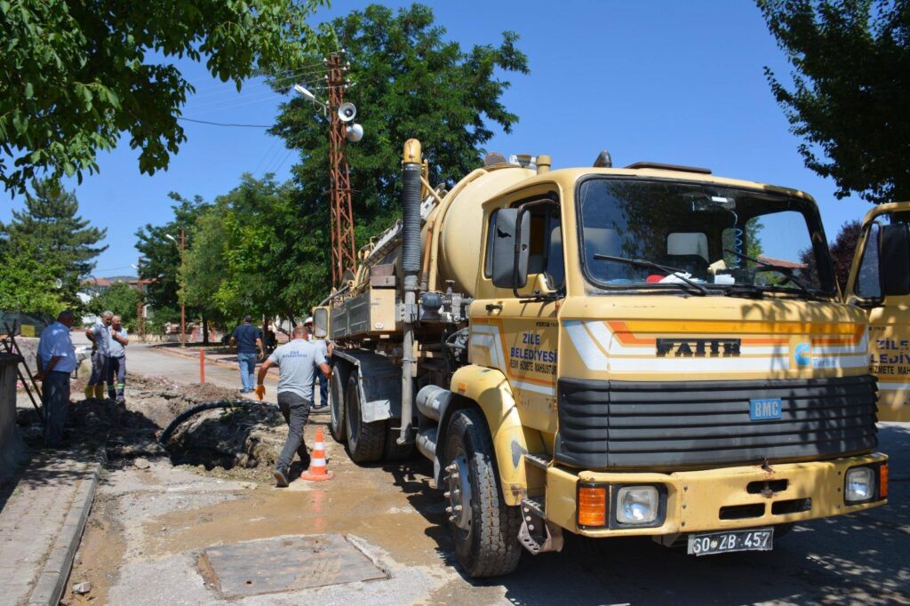 Kanalizasyon Tamir Çalışmaları Devam Ediyor