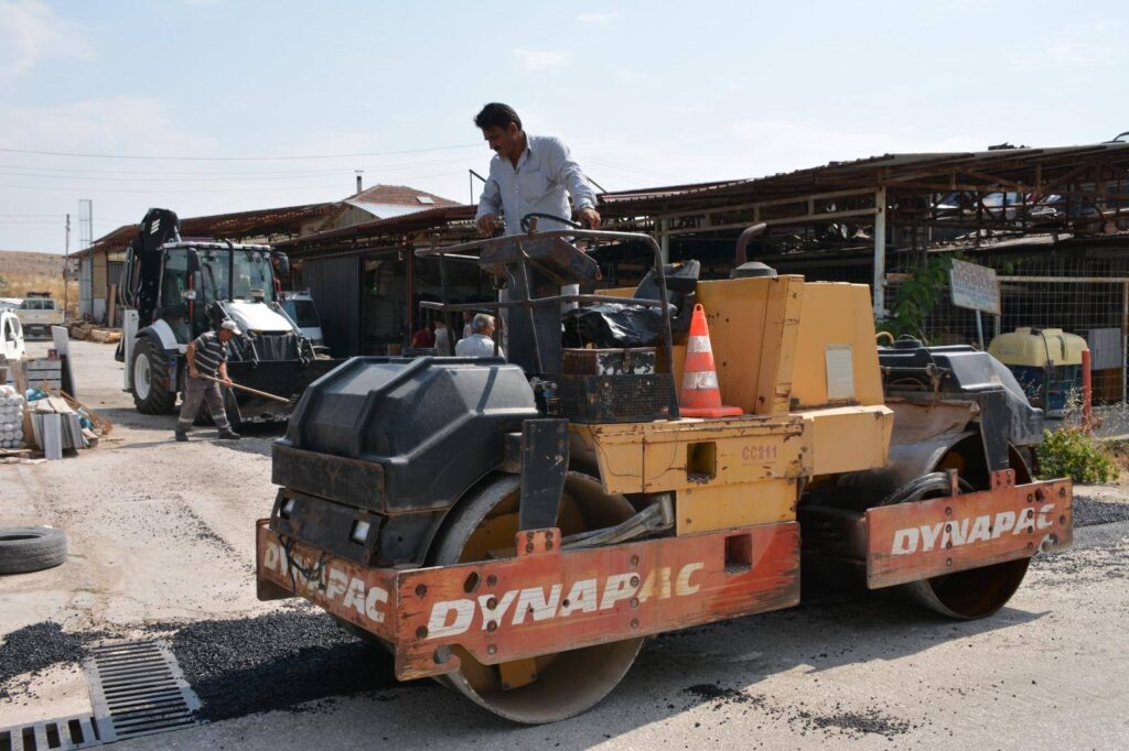 Sanayi Sitesinde Asfalt Yama ve Temizlik Çalışması