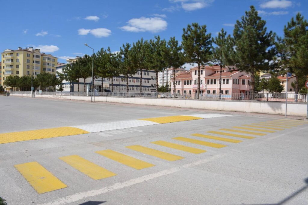 Zile’de Trafik Güvenliği İçin Kasis ve Boyama Çalışmaları