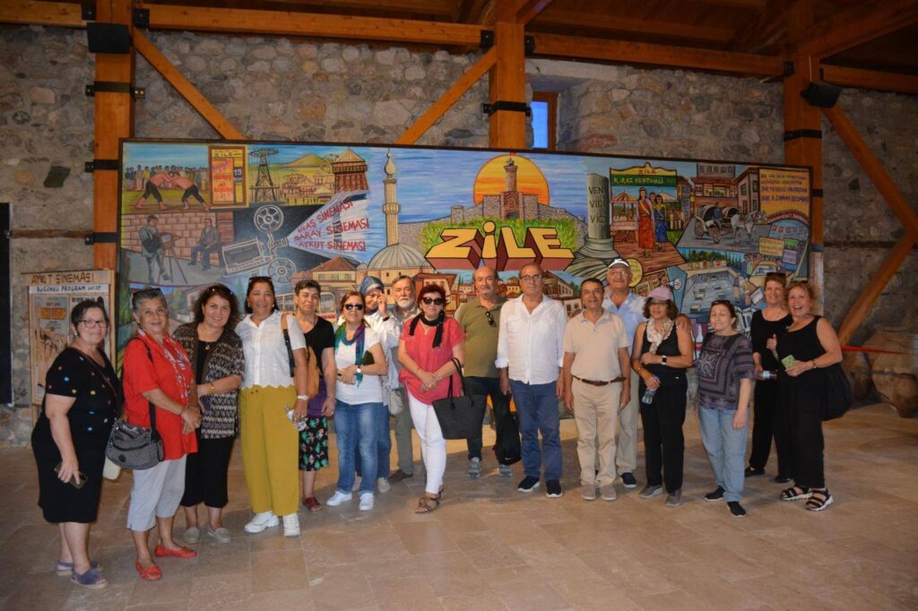 İstanbul Üniversitesi 1976 Eczacılık Fakültesi Grubu Zile’yi Gezdi