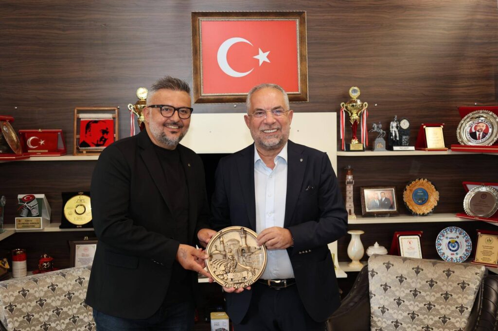 ÜNLÜ ŞEF AYVAZ AKBACAK VE HEYETİNDEN BAŞKAN SARGIN’A ZİYARET