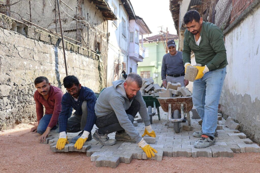 Zile’de Parke ve Kaldırım Çalışmaları Sürüyor