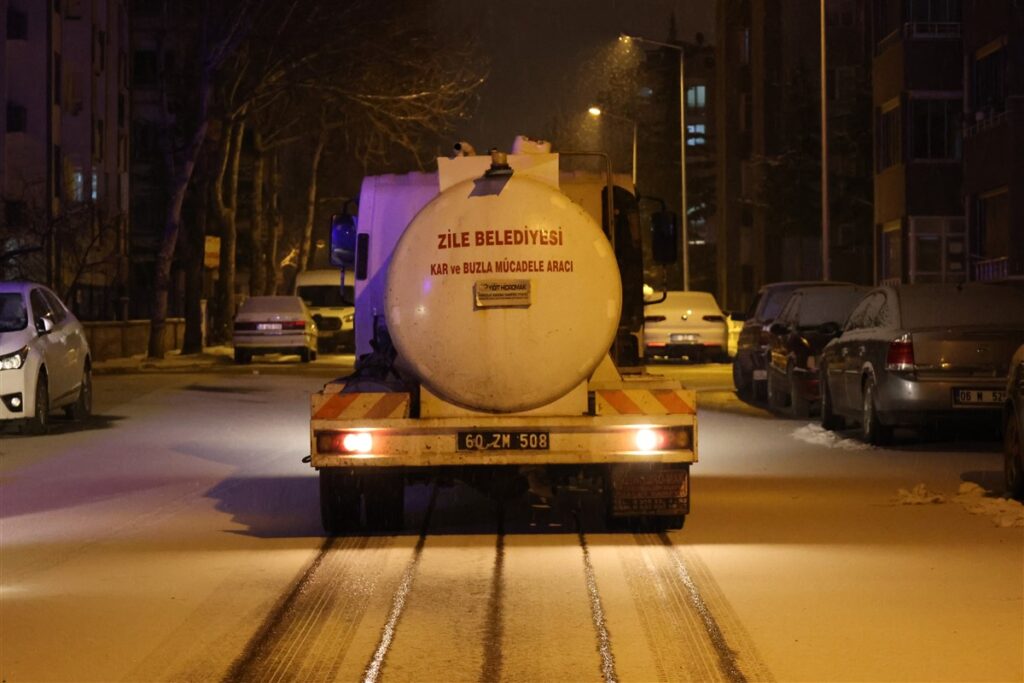 Zile’de Yağış ve Buzlanmaya Karşı Gece Boyu Solüsyon Çalışması