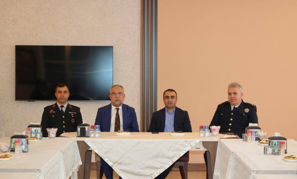 Gönüller Bir Olsun, Kalpler Sevgiyle Dolsun, Ramazan Bayramınız Mübarek Olsun