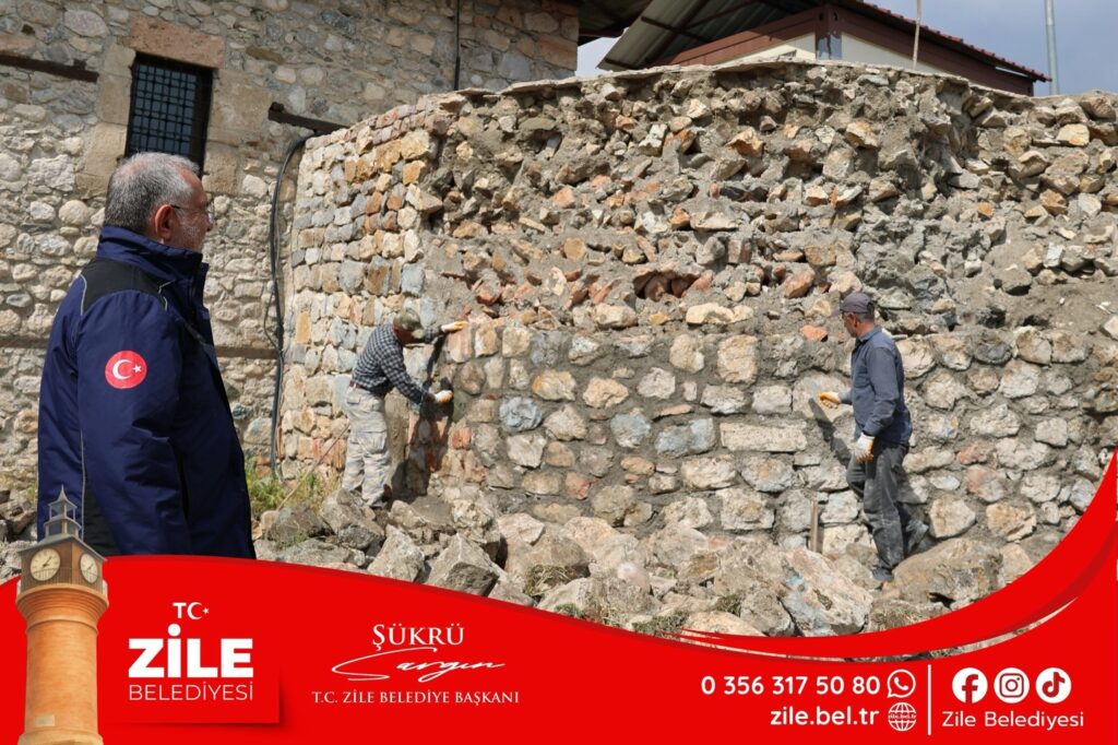 TARİHİ ZİLE KALESİ SURLARINDA ONARIM VE DÜZENLEME ÇALIŞMALARI BAŞLADI!